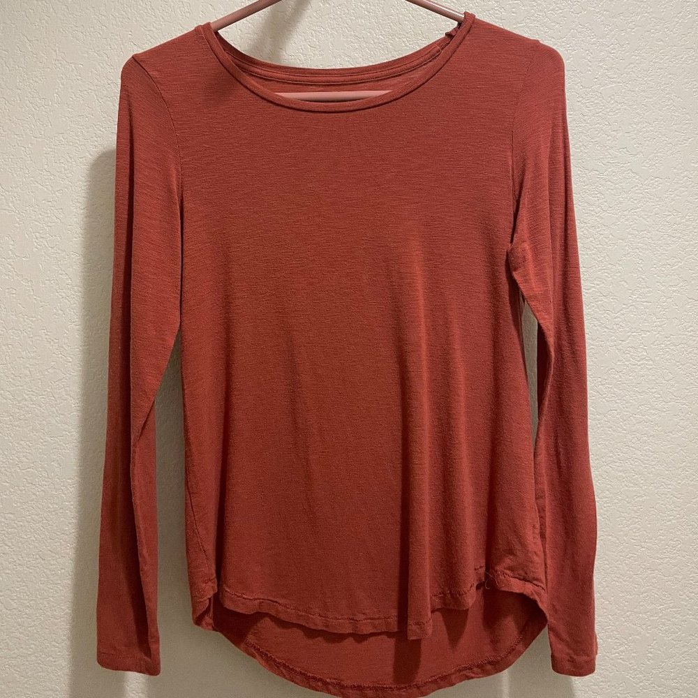 Aerie red long sleeve shirt